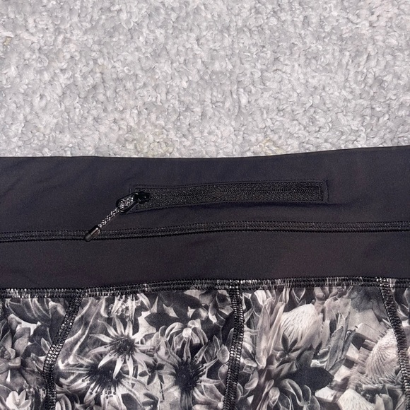 Lululemon Run: Inspire Crop II *All Luxtreme Flowabunga Black Angel Wing/Black 6 - Picture 4 of 5